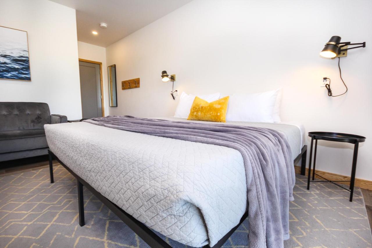 Stone Cove Waterfront Adults Only B&B โทเบอร์มอรี ภายนอก รูปภาพ