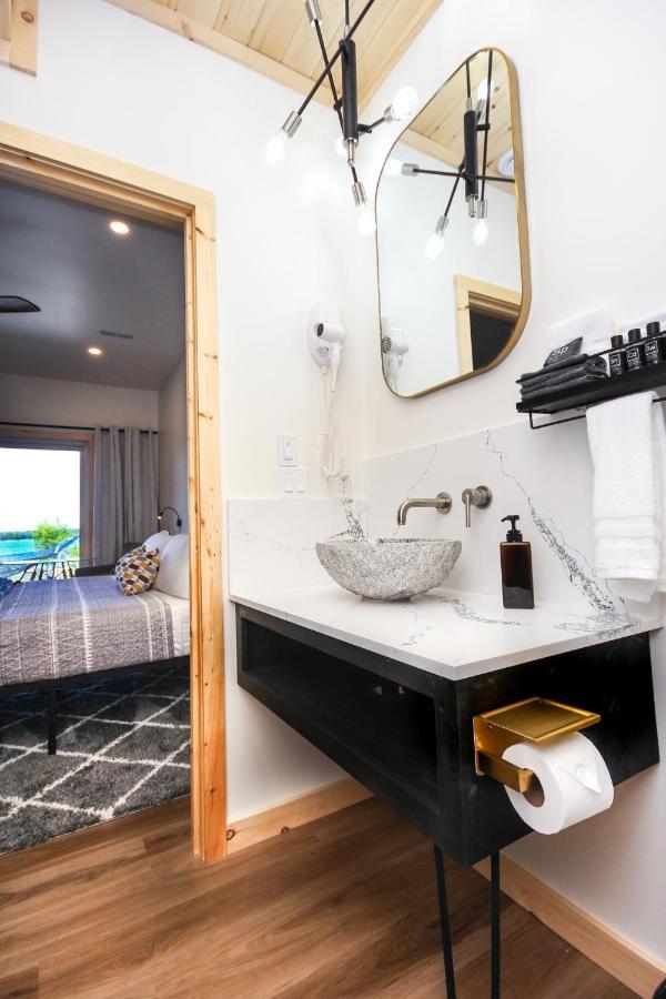 Stone Cove Waterfront Adults Only B&B โทเบอร์มอรี ภายนอก รูปภาพ
